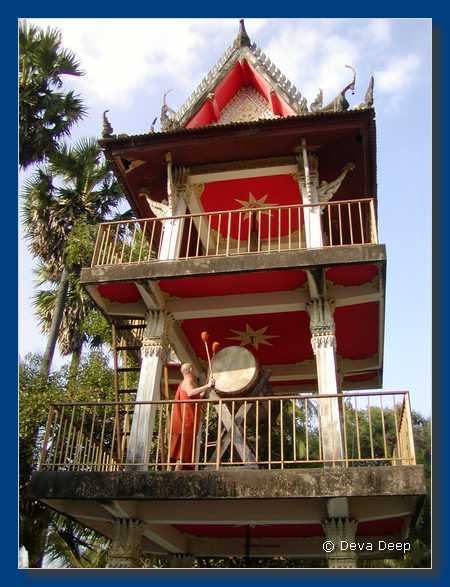Ubon Ratchathani Wat Jaeng Drum 20031216-2